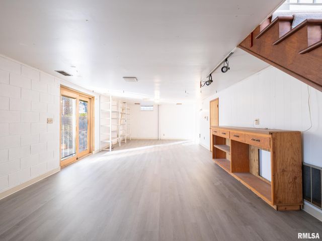 2523 N ROCKWOOD Drive, Peoria, IL 61604