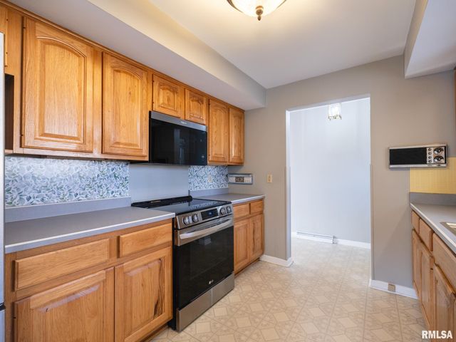 2523 N ROCKWOOD Drive, Peoria, IL 61604