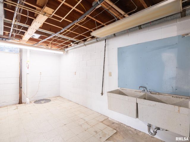 2523 N ROCKWOOD Drive, Peoria, IL 61604