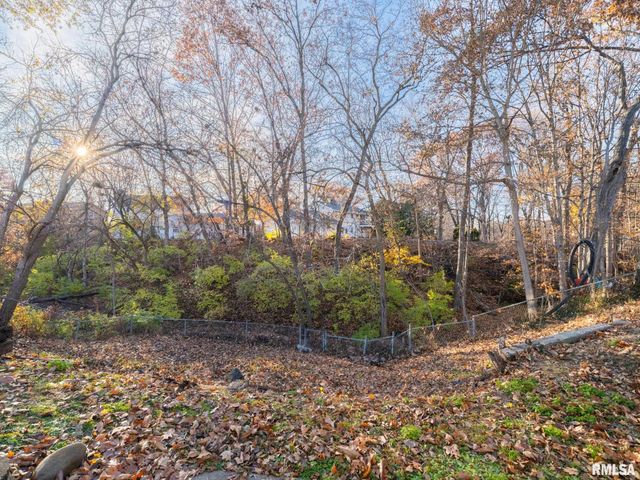 2523 N ROCKWOOD Drive, Peoria, IL 61604