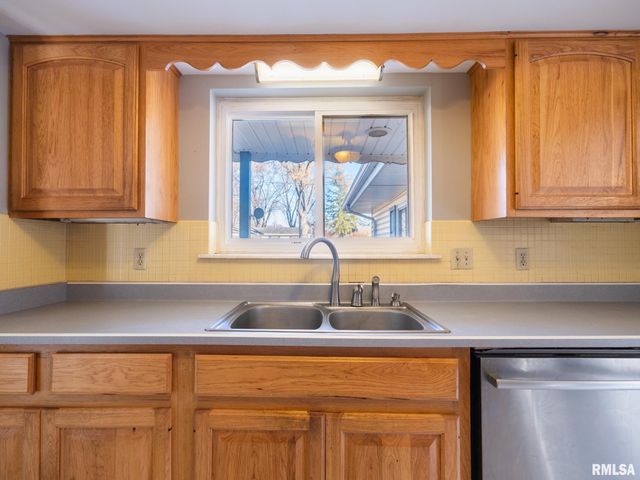 2523 N ROCKWOOD Drive, Peoria, IL 61604