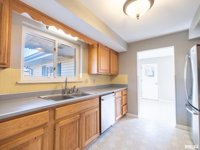 2523 N ROCKWOOD Drive, Peoria, IL 61604