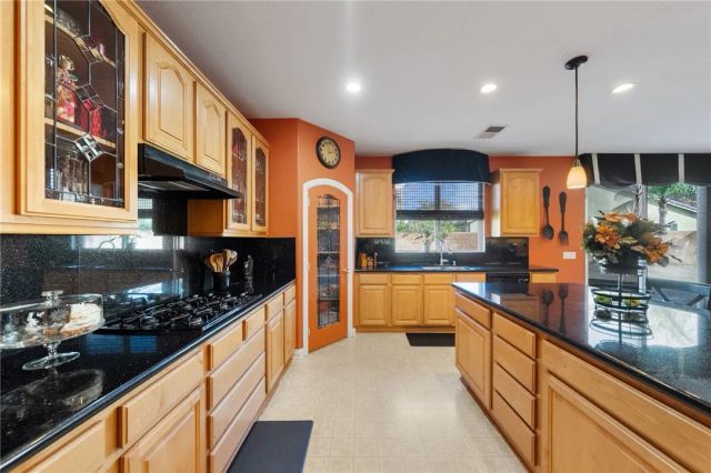 6920 Channel Court, Eastvale, CA 91752