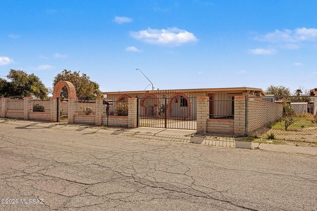 1820 E Alaska Street, Tucson, AZ 85706