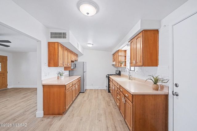 1820 E Alaska Street, Tucson, AZ 85706