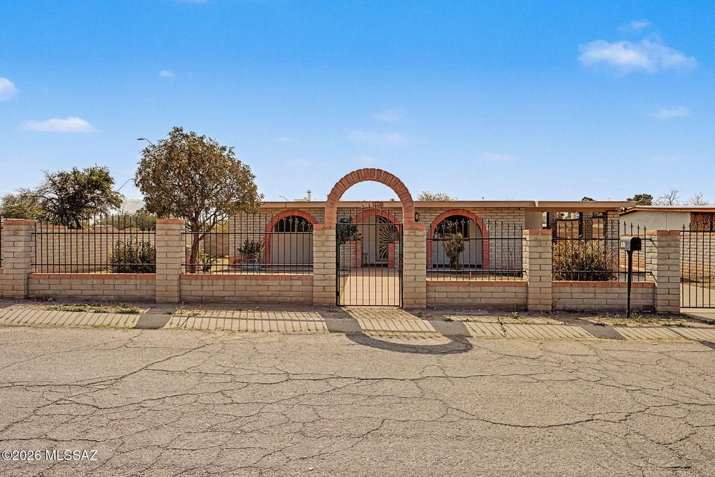 1820 E Alaska Street, Tucson, AZ 85706