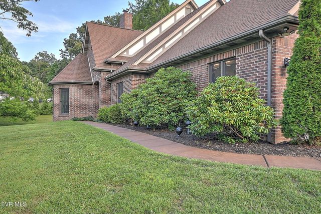 420 Fairway Estates Drive, Blountville, TN 37617