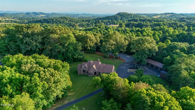 420 Fairway Estates Drive, Blountville, TN 37617