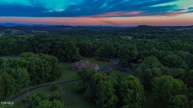 420 Fairway Estates Drive, Blountville, TN 37617