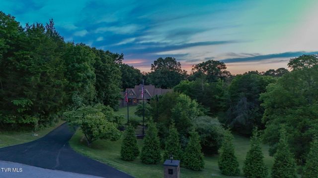 420 Fairway Estates Drive, Blountville, TN 37617