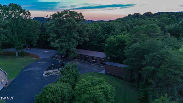 420 Fairway Estates Drive, Blountville, TN 37617