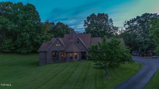 420 Fairway Estates Drive, Blountville, TN 37617
