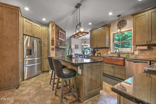 420 Fairway Estates Drive, Blountville, TN 37617