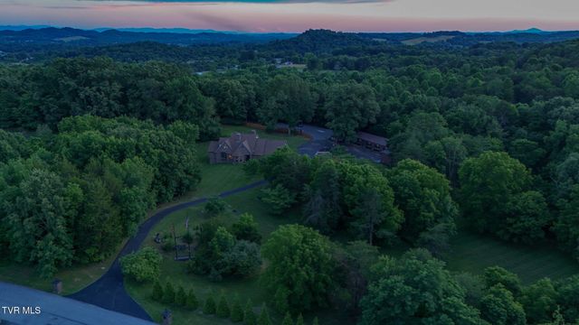 420 Fairway Estates Drive, Blountville, TN 37617