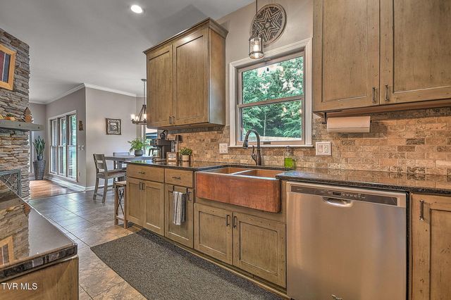 420 Fairway Estates Drive, Blountville, TN 37617