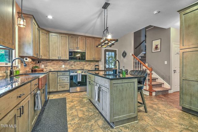 420 Fairway Estates Drive, Blountville, TN 37617