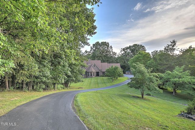 420 Fairway Estates Drive, Blountville, TN 37617