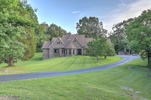 420 Fairway Estates Drive, Blountville, TN 37617