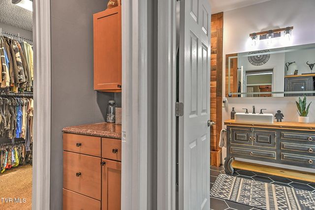 420 Fairway Estates Drive, Blountville, TN 37617