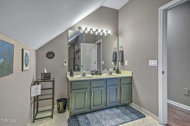 420 Fairway Estates Drive, Blountville, TN 37617