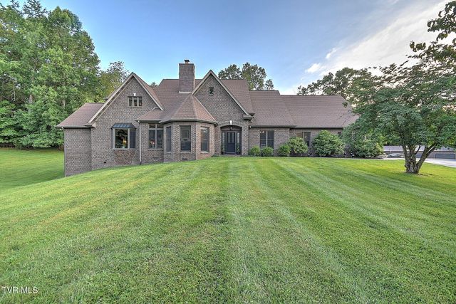420 Fairway Estates Drive, Blountville, TN 37617
