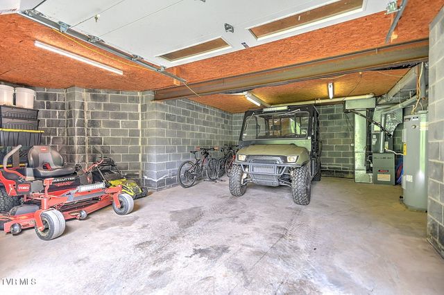 420 Fairway Estates Drive, Blountville, TN 37617