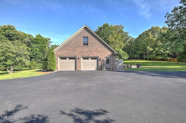420 Fairway Estates Drive, Blountville, TN 37617