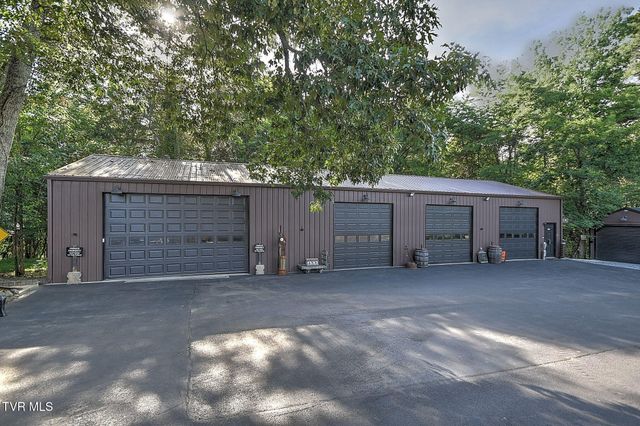 420 Fairway Estates Drive, Blountville, TN 37617