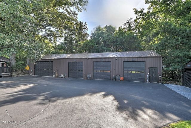 420 Fairway Estates Drive, Blountville, TN 37617