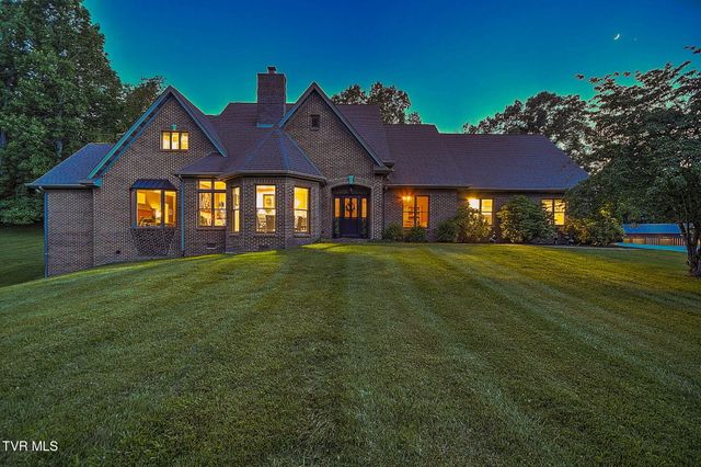 420 Fairway Estates Drive, Blountville, TN 37617