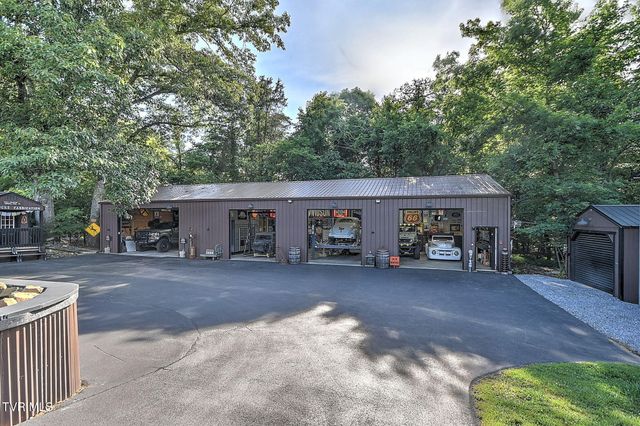 420 Fairway Estates Drive, Blountville, TN 37617