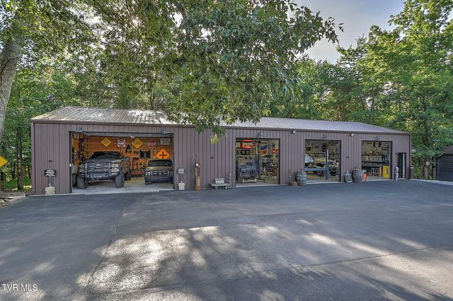 420 Fairway Estates Drive, Blountville, TN 37617