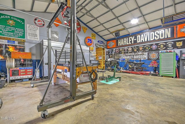 420 Fairway Estates Drive, Blountville, TN 37617