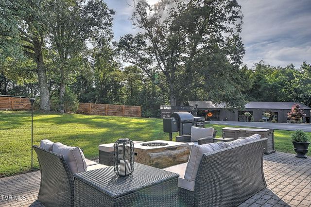 420 Fairway Estates Drive, Blountville, TN 37617
