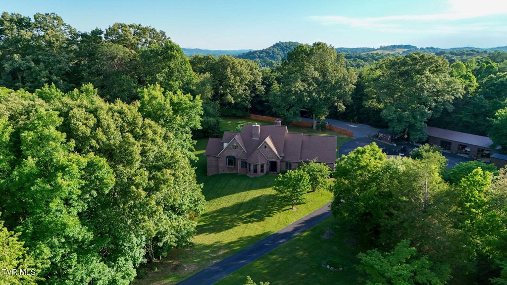 420 Fairway Estates Drive, Blountville, TN 37617
