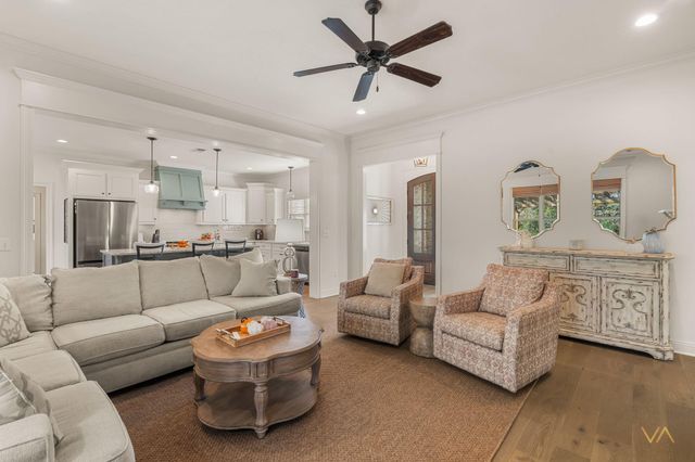 65 W Cadbury Ln., Hattiesburg, MS 39402