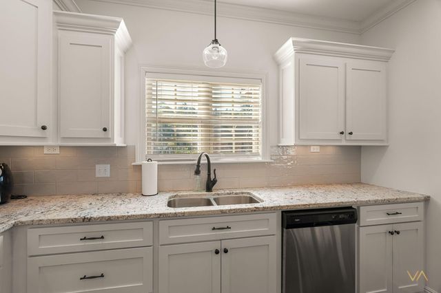 65 W Cadbury Ln., Hattiesburg, MS 39402