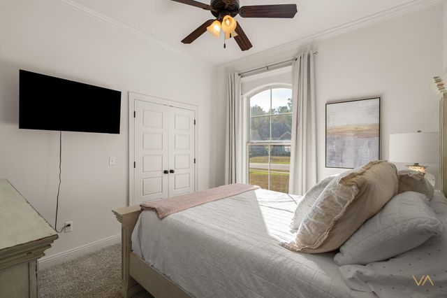 65 W Cadbury Ln., Hattiesburg, MS 39402