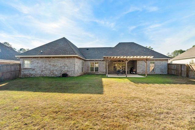 65 W Cadbury Ln., Hattiesburg, MS 39402