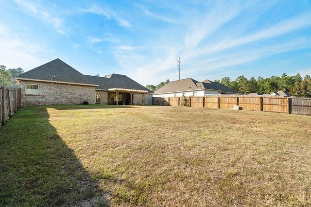 65 W Cadbury Ln., Hattiesburg, MS 39402