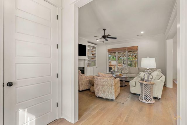 65 W Cadbury Ln., Hattiesburg, MS 39402