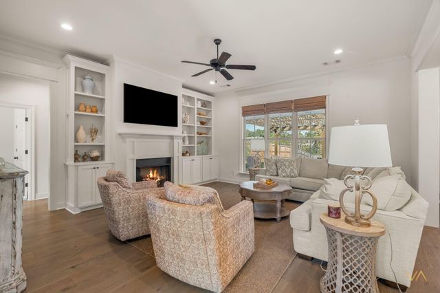 65 W Cadbury Ln., Hattiesburg, MS 39402