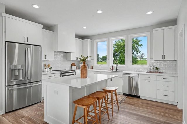 2732 Fleur Drive, Des Moines, IA 50321