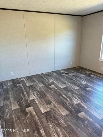 2227 Twisted Hickory Road, Elizabethtown, NC 28337