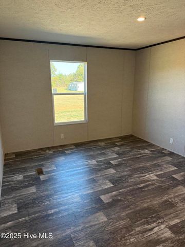 2227 Twisted Hickory Road, Elizabethtown, NC 28337