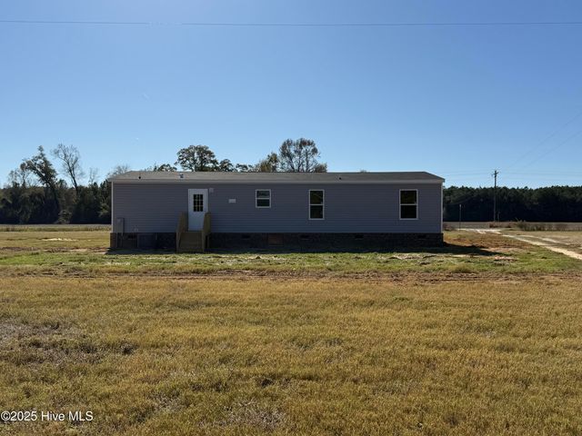 2227 Twisted Hickory Road, Elizabethtown, NC 28337