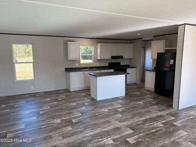 2227 Twisted Hickory Road, Elizabethtown, NC 28337