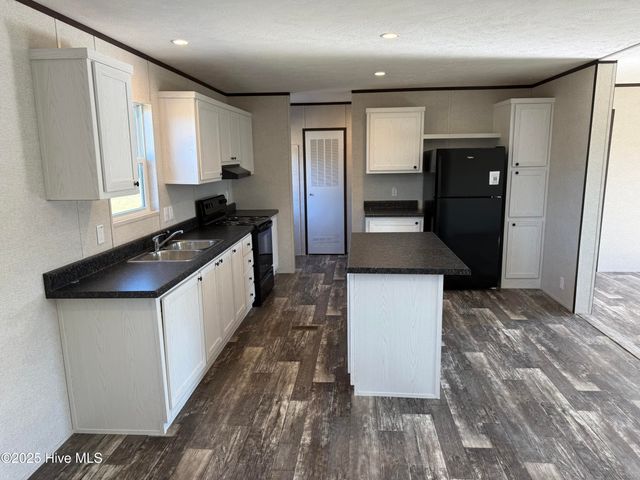 2227 Twisted Hickory Road, Elizabethtown, NC 28337