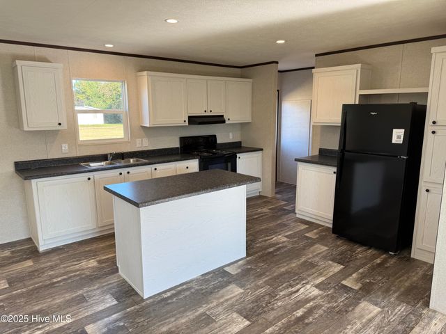 2227 Twisted Hickory Road, Elizabethtown, NC 28337