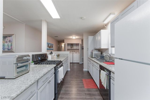 5077 Ridge Drive, Las Vegas, NV 89103